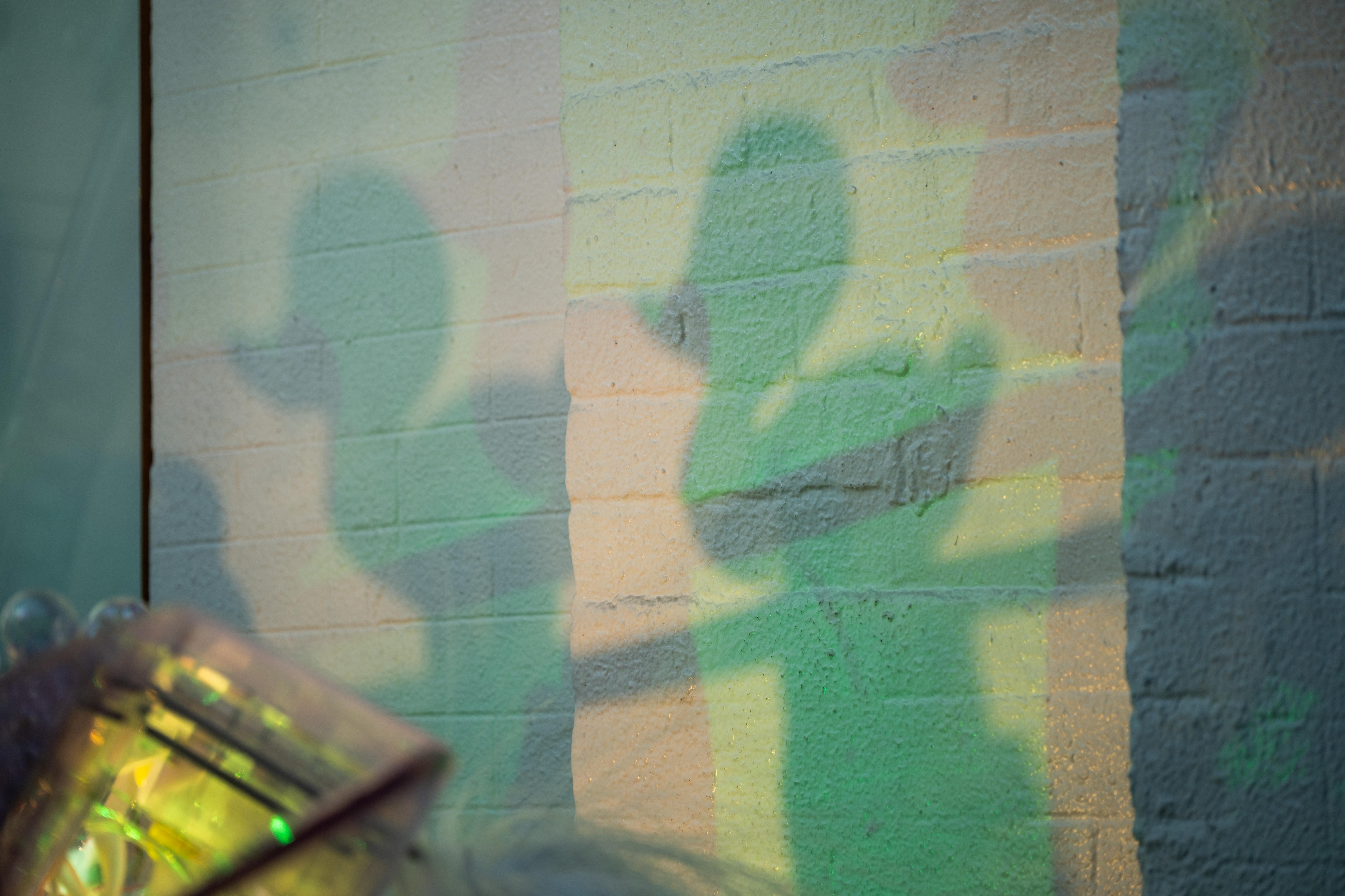 光影的律動變化,阮家儀特別敏感,亦是她愛用的創作元素。