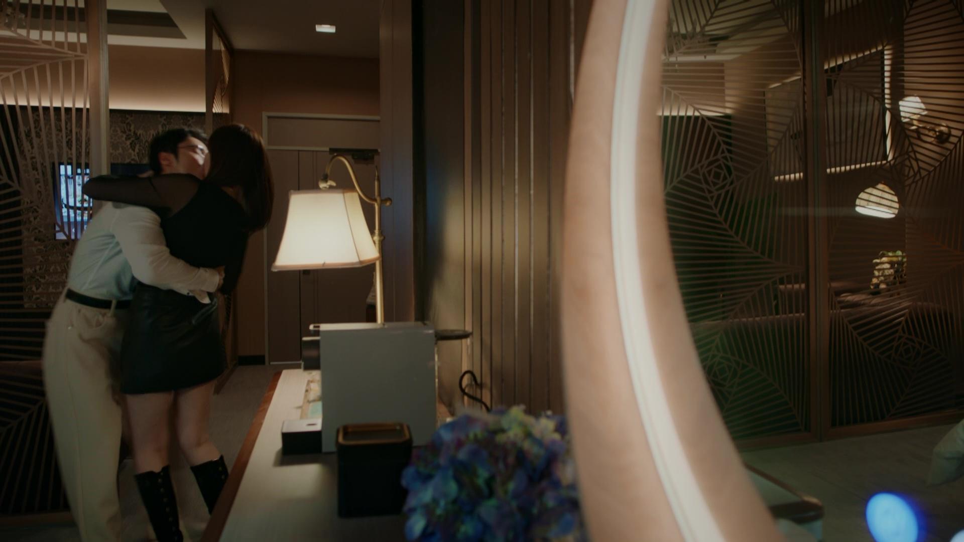 丁子朗與劉佩玥呢場親熱戲其實都係點到即止。