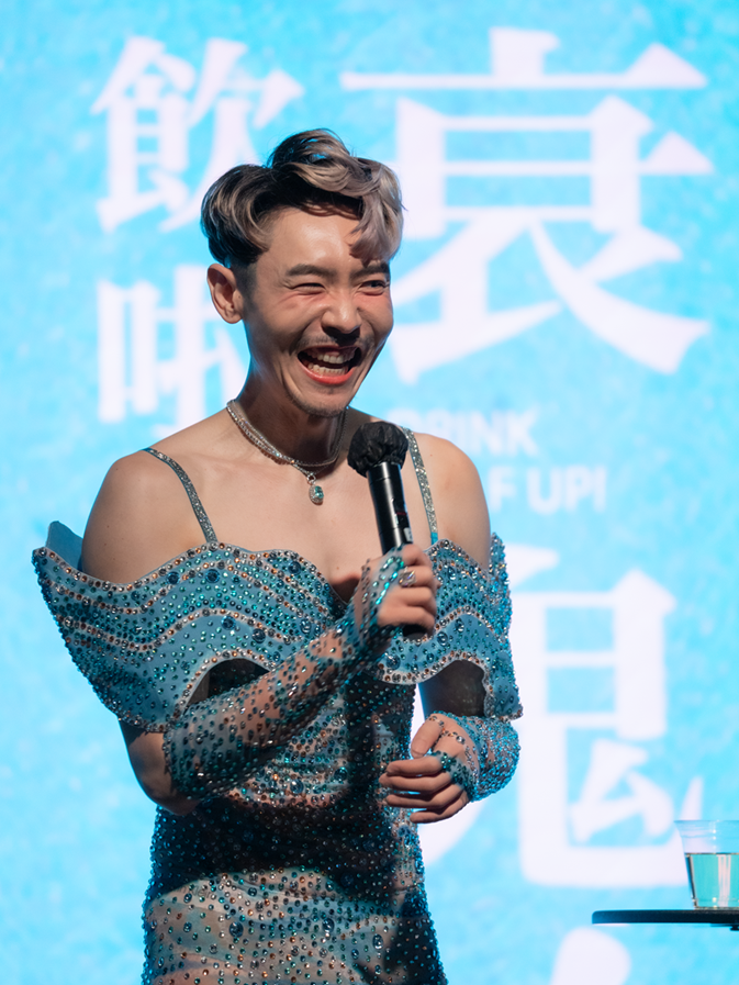 身穿閃片貼身晚裝現身的Joey Ma,引來全場觀眾歡呼。