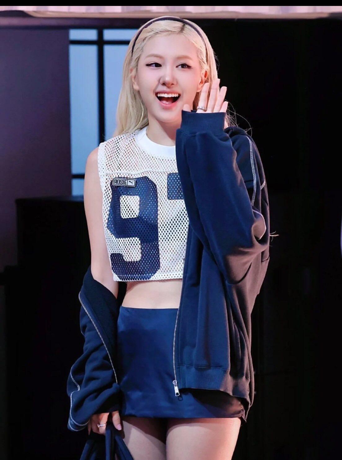 Rose的歌曲《APT.》,共獲8項提名,她短暫逗留上海即飛紐約。