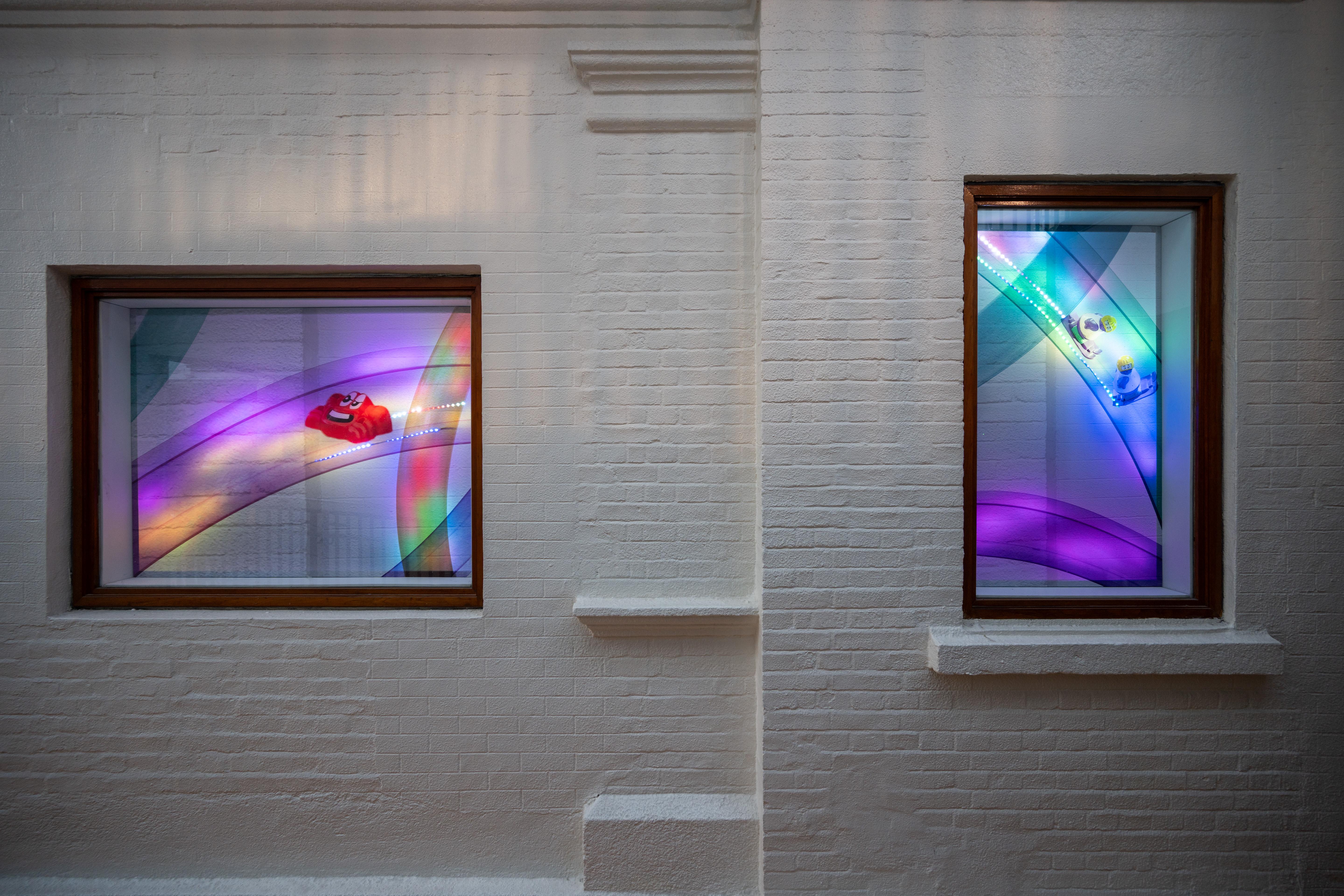 借助環境與燈光投影,不同角度觀看《幻影》有不同面貌。