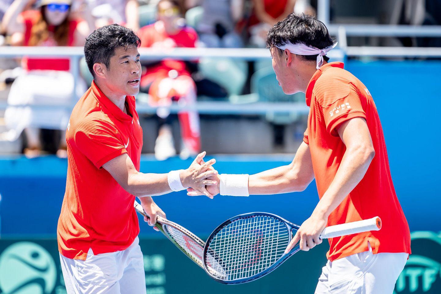 台維斯盃│黃澤林/黃俊鏗助香港隊擊退5號種子烏茲別克。(Photo Credit : 中國香港網球總會)