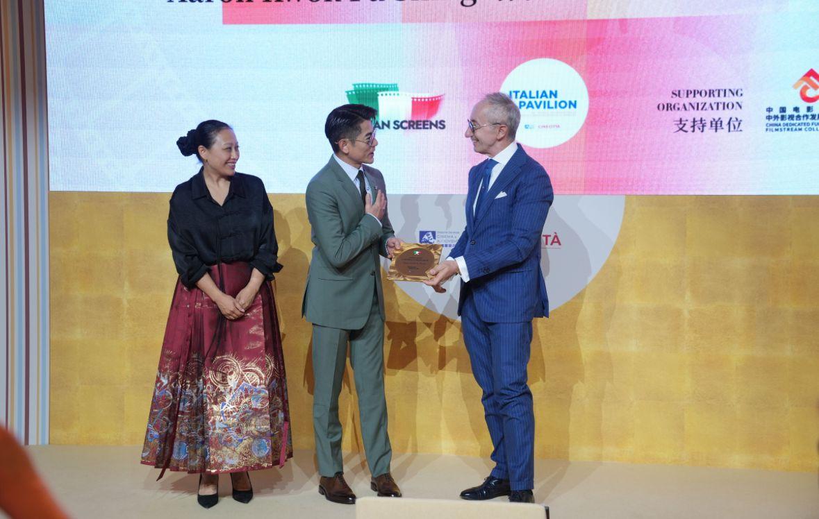 城城表示首次參加威尼斯電影節,他非常喜歡這座城市的氛圍。