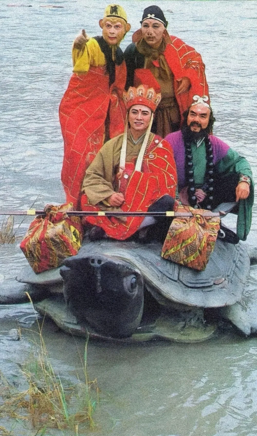 黿曾在中國四大名著《西遊記》中,被描述為「通天河老黿」。