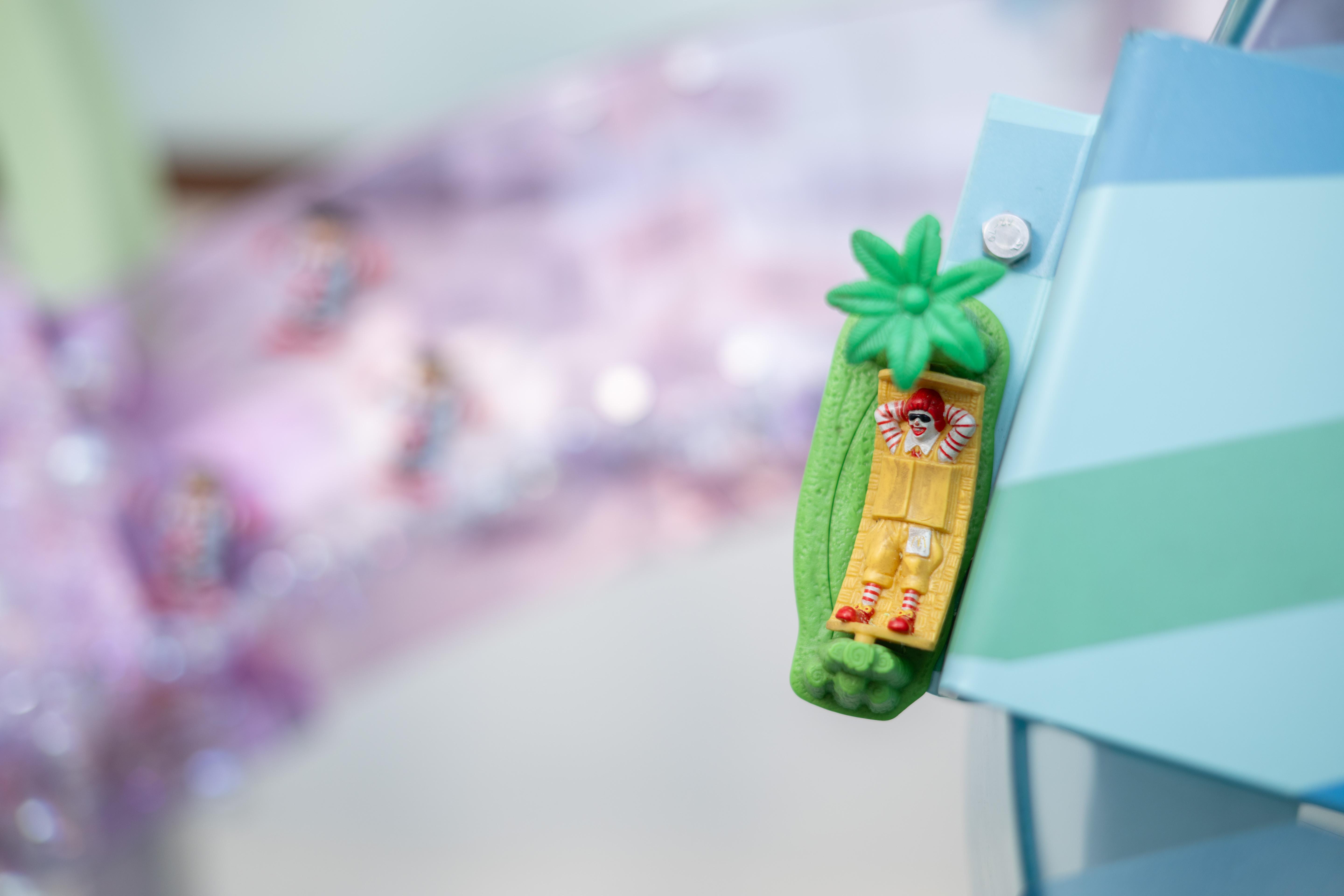 在《幻影》裝置中,參觀者可找到會心微笑的元素。