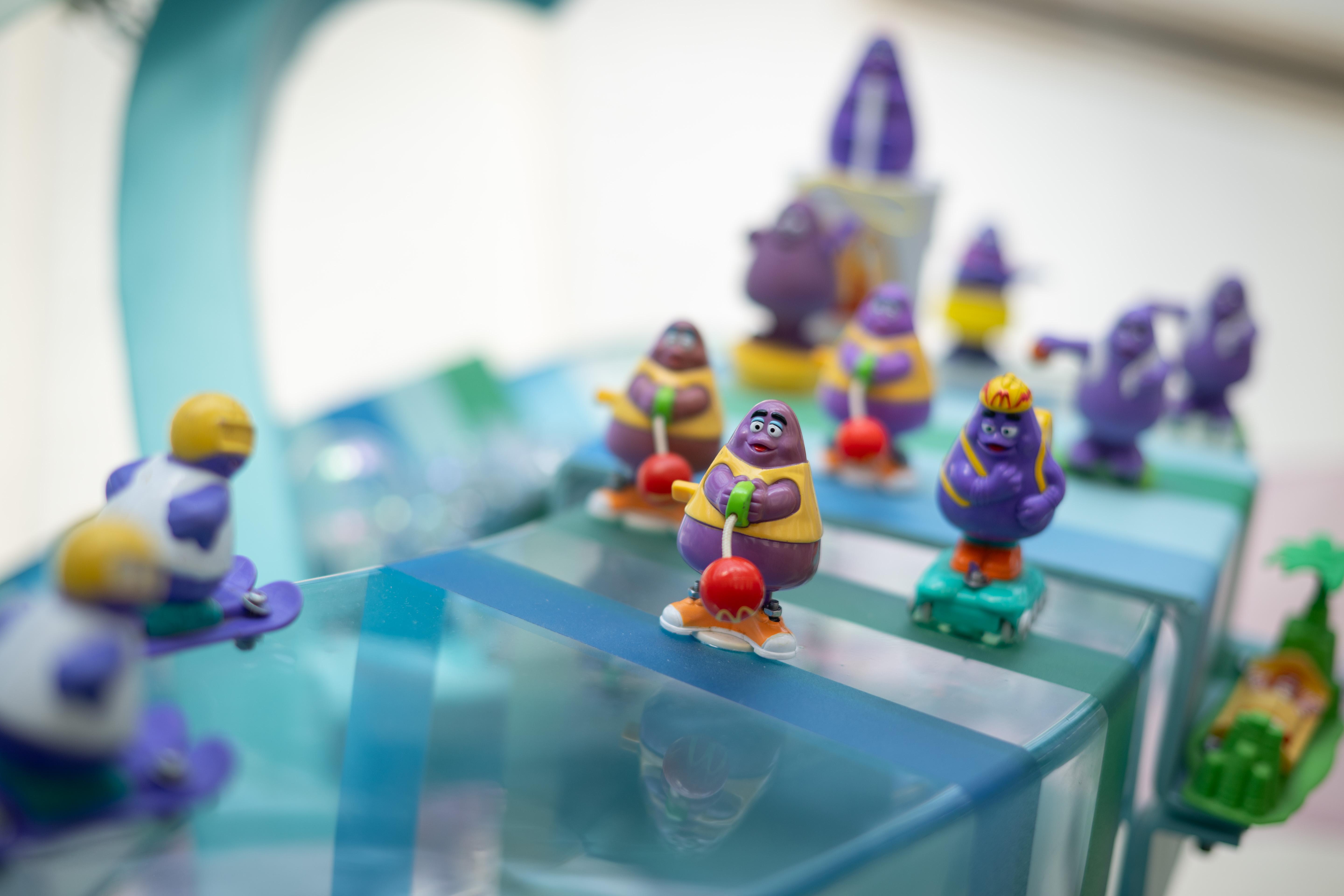 兒童樂園餐的滑嘟嘟,亦出現在《幻影》的創作中。