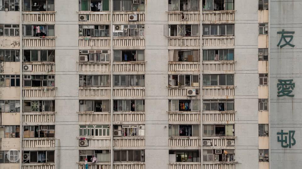 屯門友愛邨紅衣女跳樓