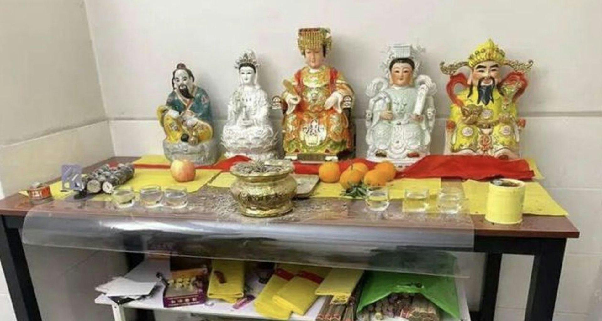 「天道鴻元」組織設置所謂公共「堂點」供信徒祭拜。(圖/翻攝微信公眾號「中國反邪教」)
