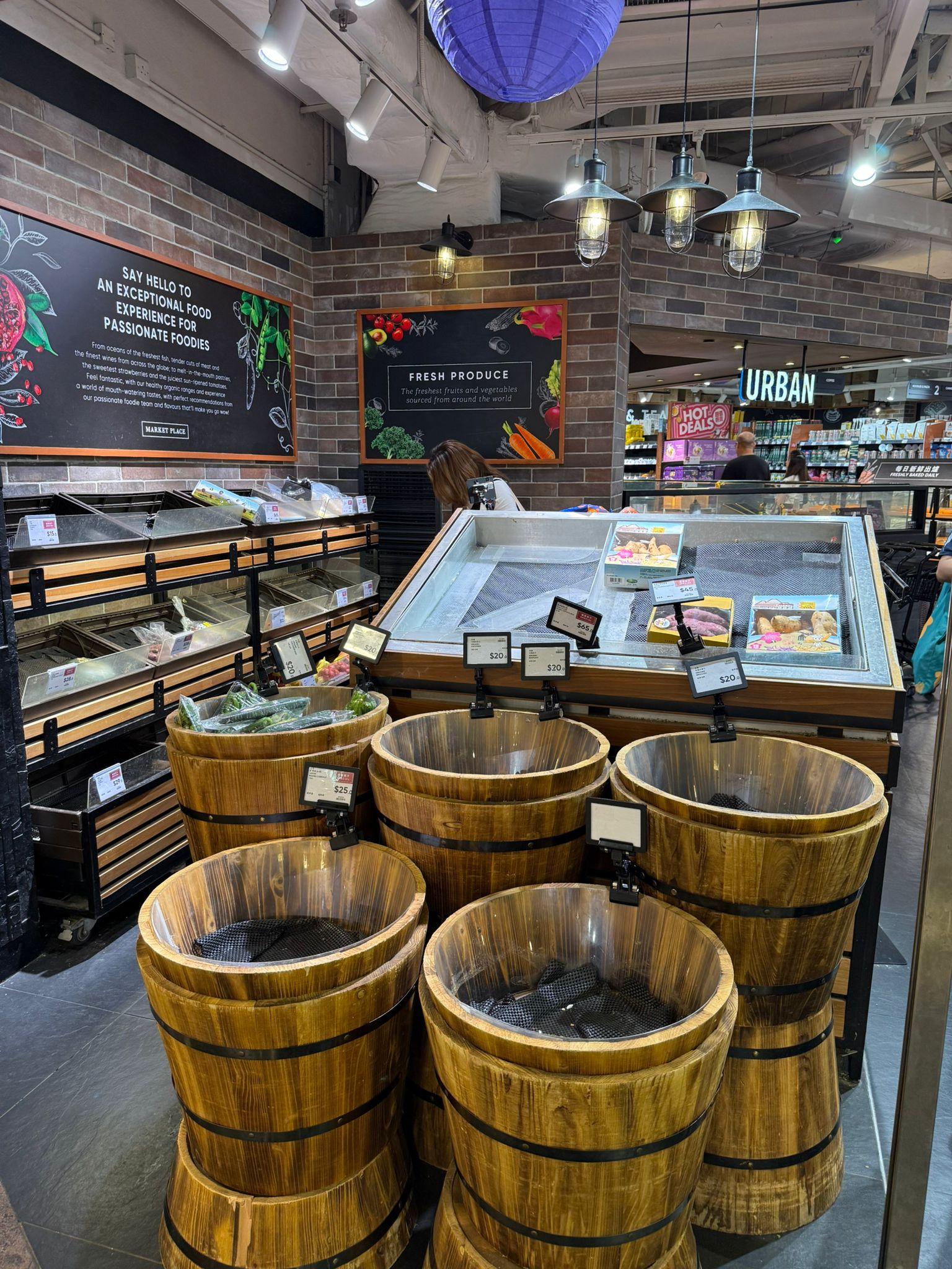 市民趁颱風前到超市補糧。(am730記者攝)