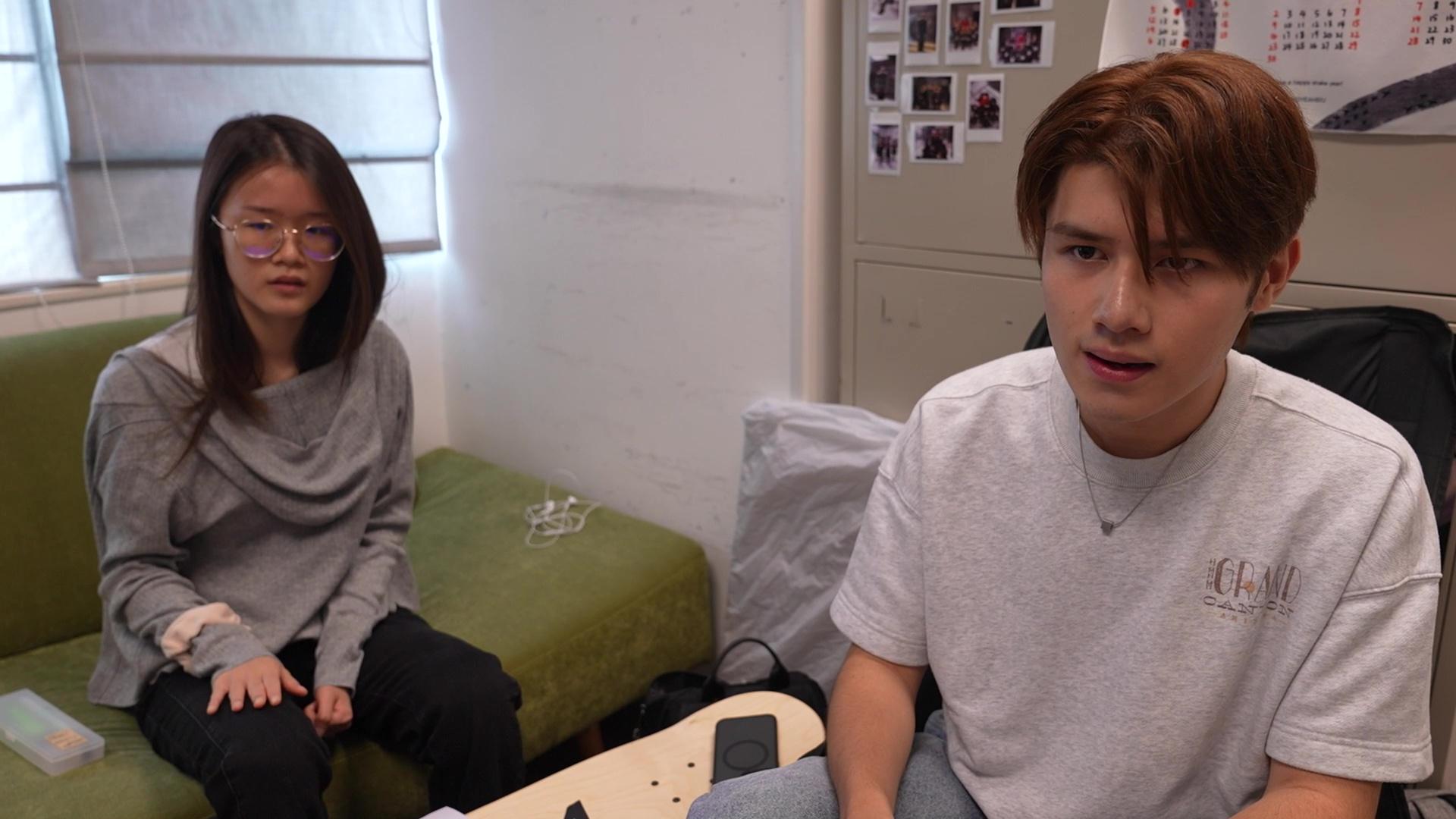 雖然時間緊絀,但無阻3人努力練歌。