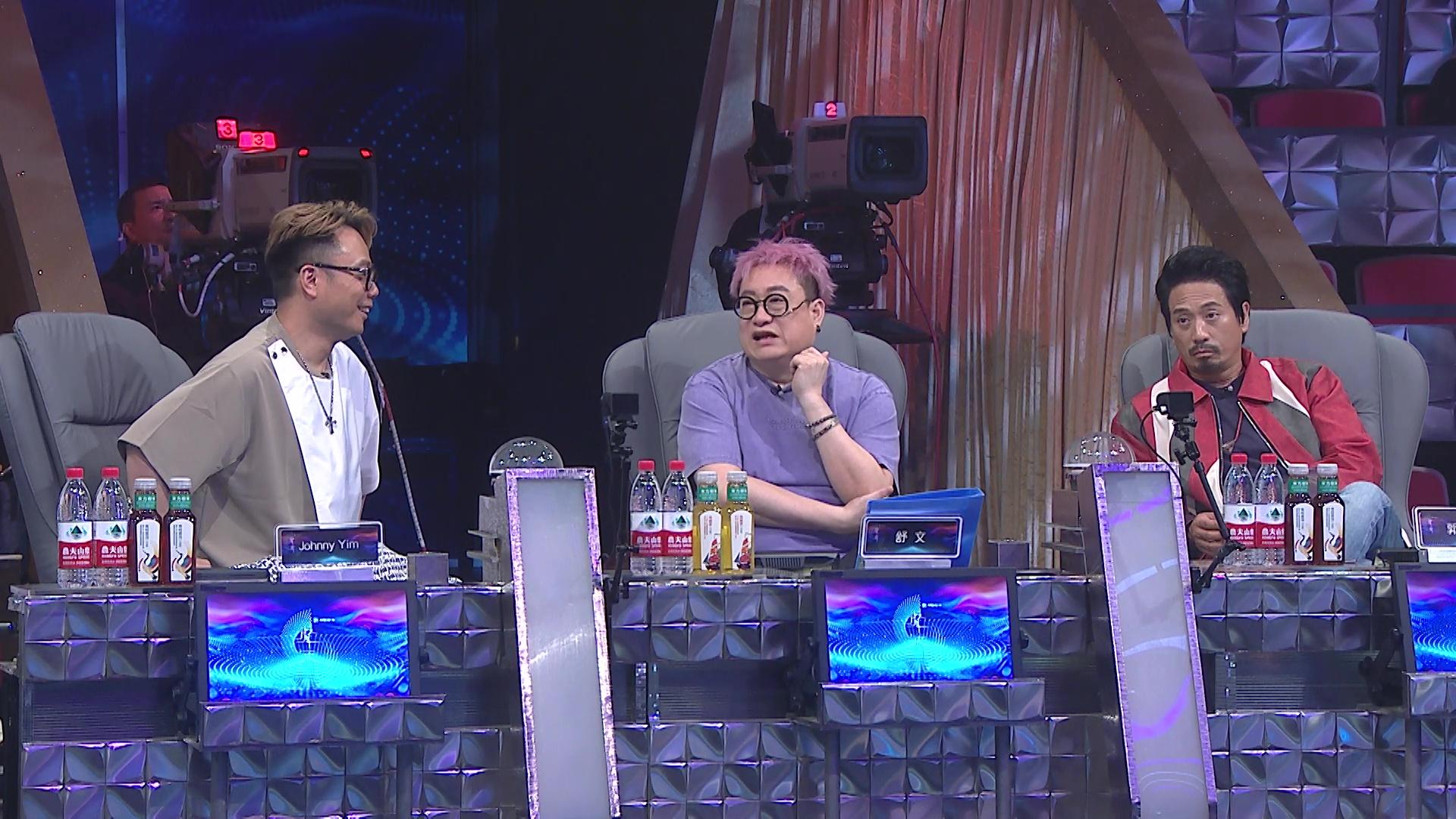 一眾導師都讚泳兒,將柯雨霏的歌藝提升。