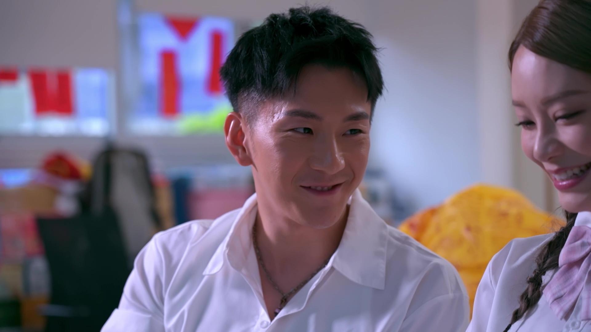 Eddie個樣真係好有愛意。