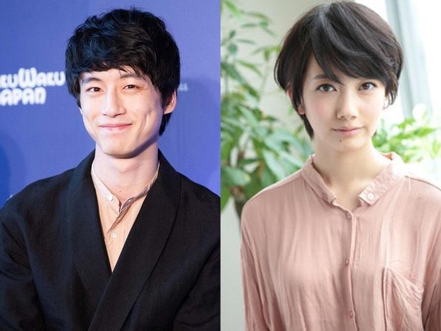 坂口與波瑠在2015年拍拖。