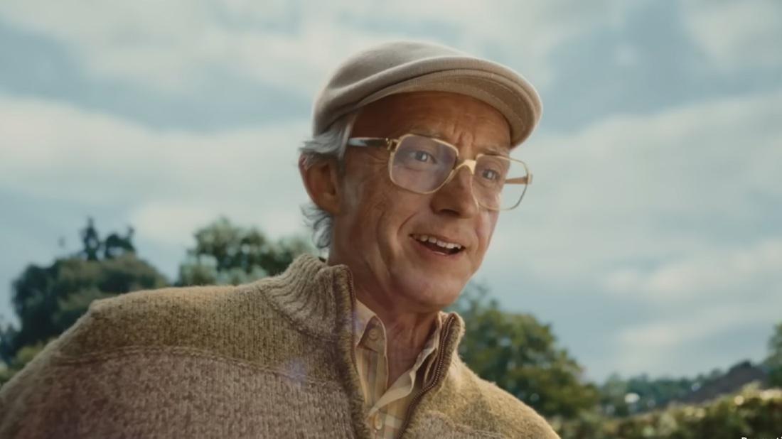 湯姆的老人角色出現。