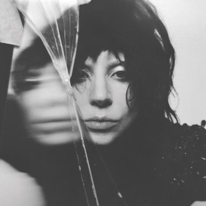 Lady Gaga專輯《Mayhem》,首周銷量敵不過Sabrina。