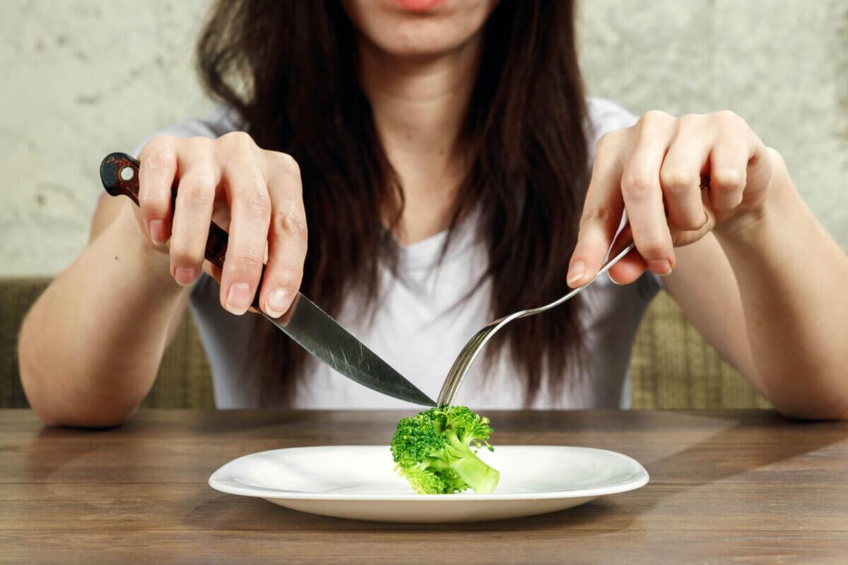 杭州女辟榖減肥僅食「能量丸」 7日減10公斤細菌入血險喪命