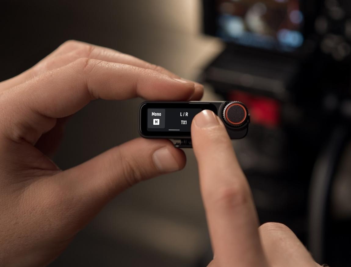 DJI Mic 3無線咪1.1 英吋 AMOLED 觸控螢幕與參數轉盤操作直覺,並可透過 DJI Mimo app 遙控設定