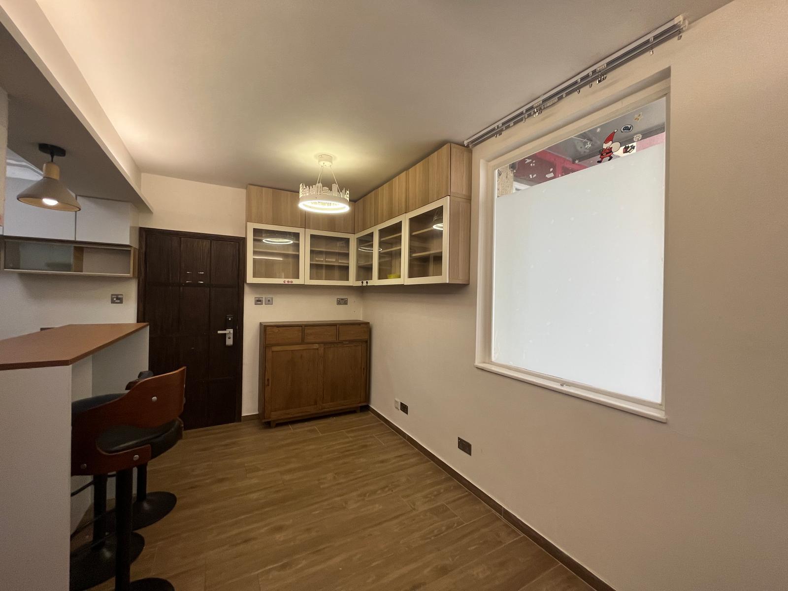 單位設有不少訂製傢俱,提供不少收納空間。