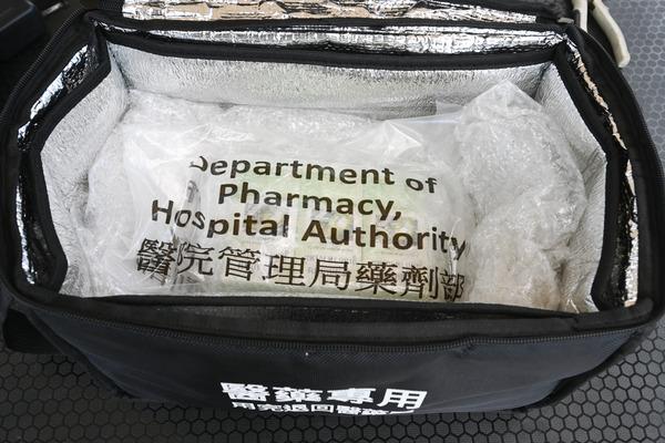 長洲醫院的醫療物資一直依賴渡輪運送,受船期等因素限制,利用無人機運送藥物成為突破。(政府新聞網)