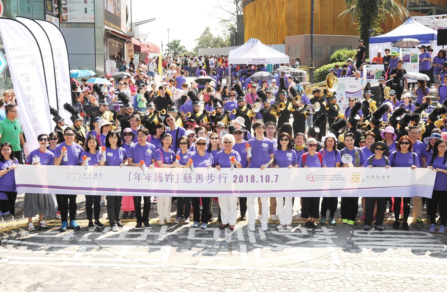 婦產科教授及醫護人員積極參與昔日的慈善步行日活動,展現專業與熱誠,與各界市民攜手支持癌症防治工作。
