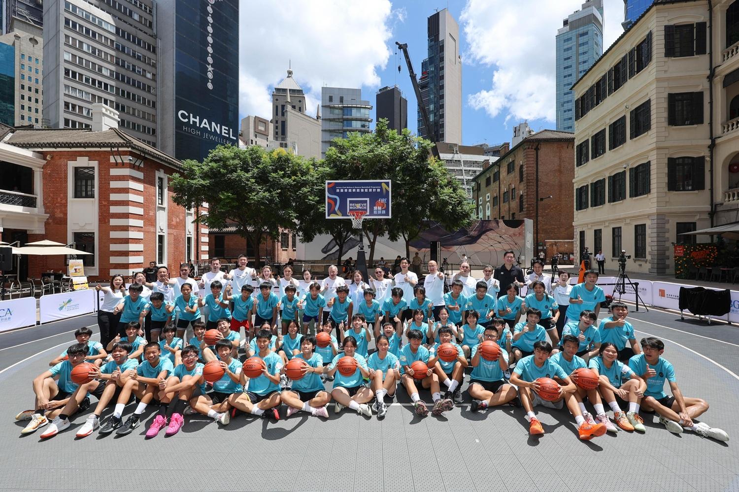 賽馬會越戰越強籃球計劃啟動禮合照。(香港賽馬會提供圖片)