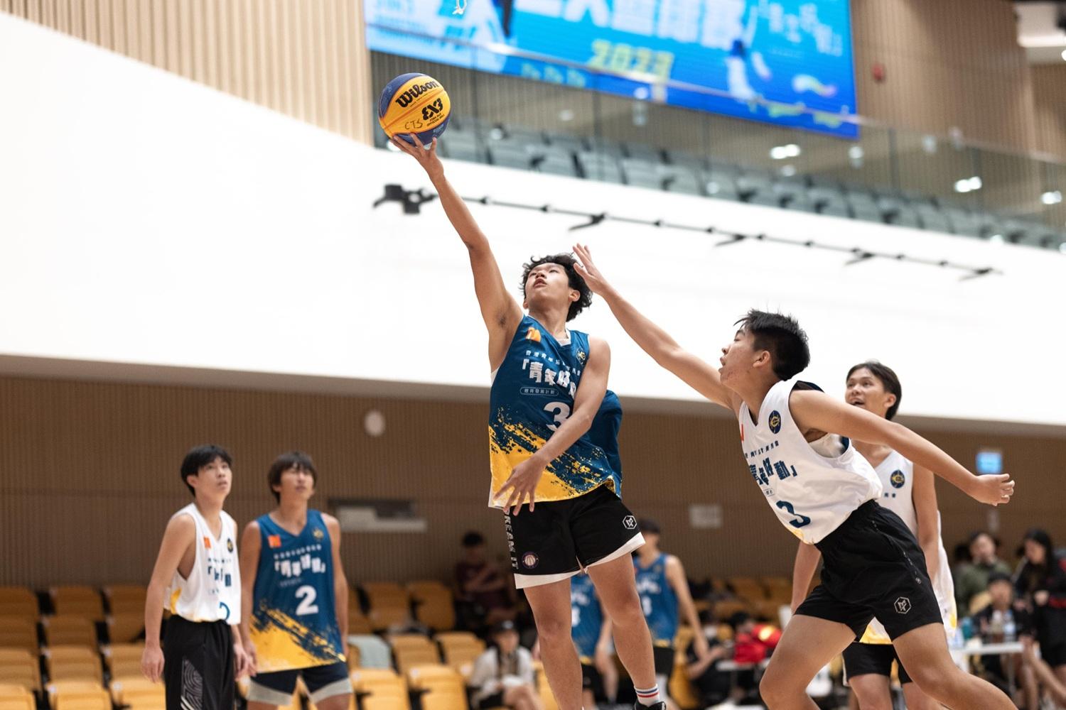 馬會支持的賽馬會越戰越強籃球計劃預計能惠及逾32,000人,讓更多學生及弱勢社群能親身體驗籃球運動的樂趣。(香港賽馬會提供圖片)