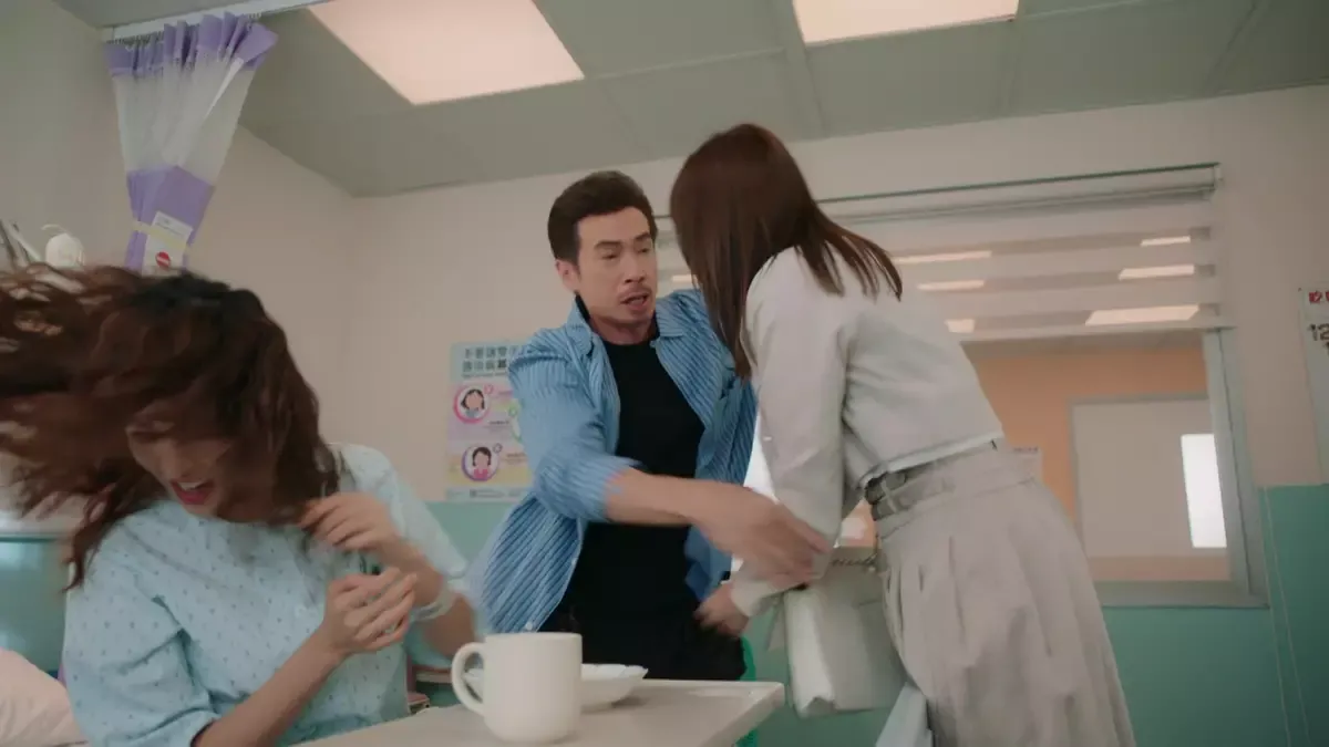 劉佩玥在《俠醫》怒摑張曦雯。