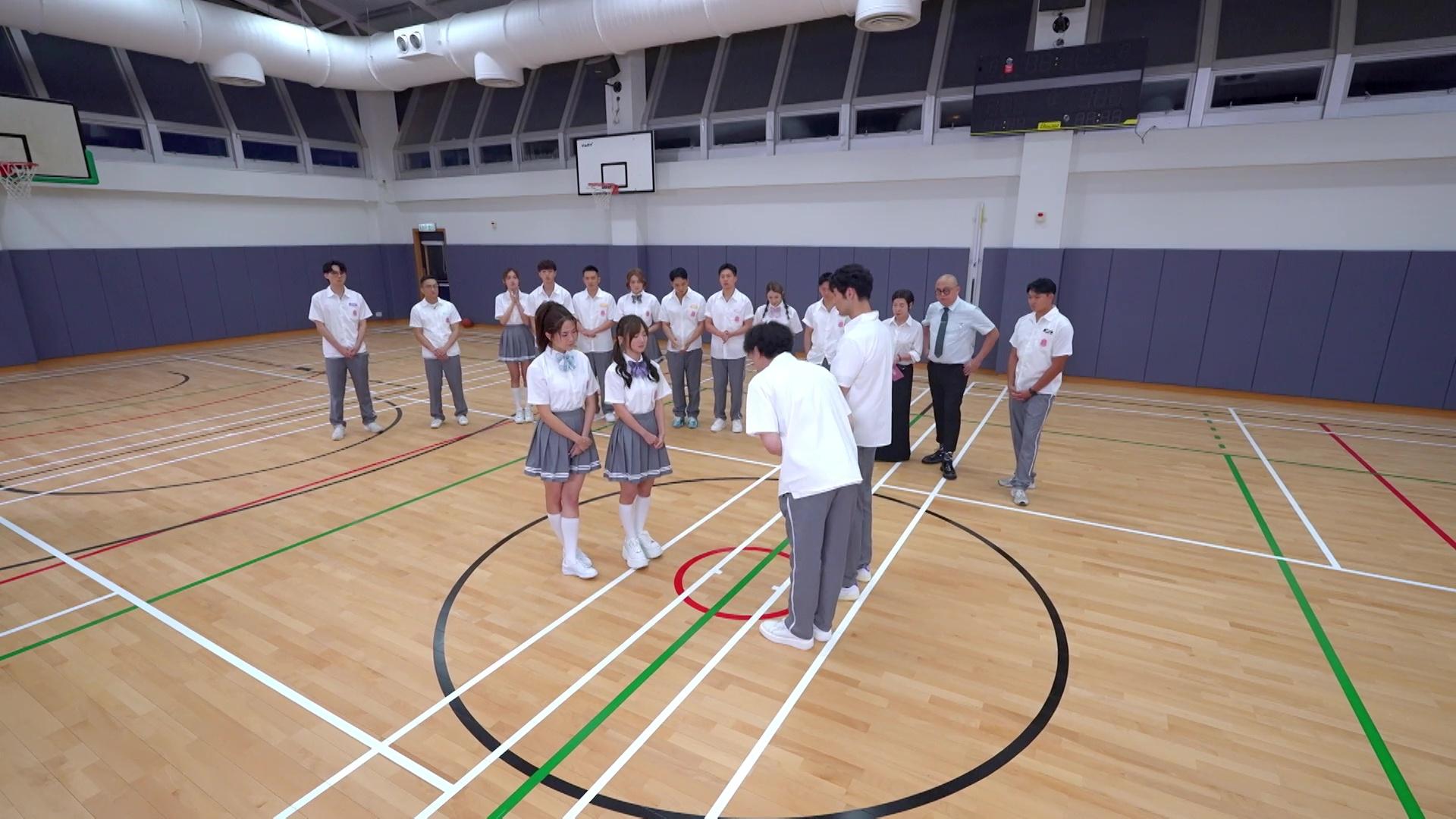 佢仲祝福全場所有人同女神都要幸福。