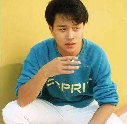 哥哥張國榮曾穿上ESPRIT的休閒服拍照,令同款大賣。