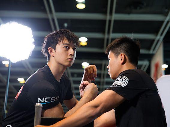 《UA腕力賽》將於10月11日在尖沙咀美麗華廣場舉行,現已接受各界好手報名。