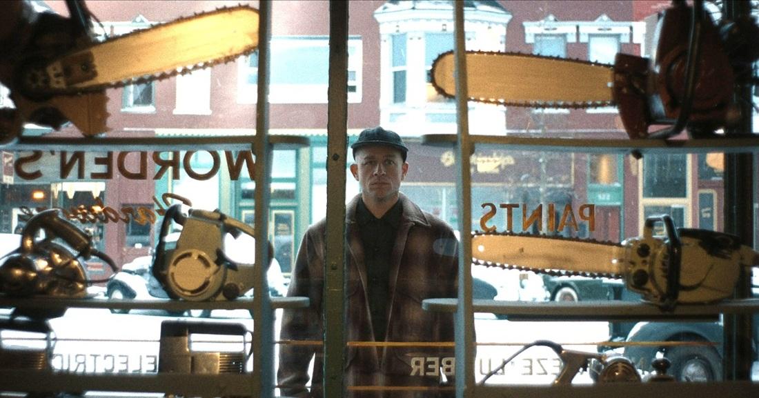 母親離世,開始搜尋殺人工具。