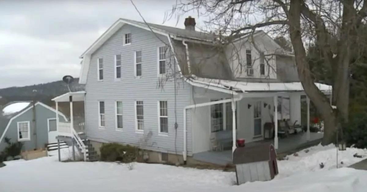 裝修新屋驚揭牆內塞有20隻死雞 夫妻吸入「死氣」病倒疑似巫術