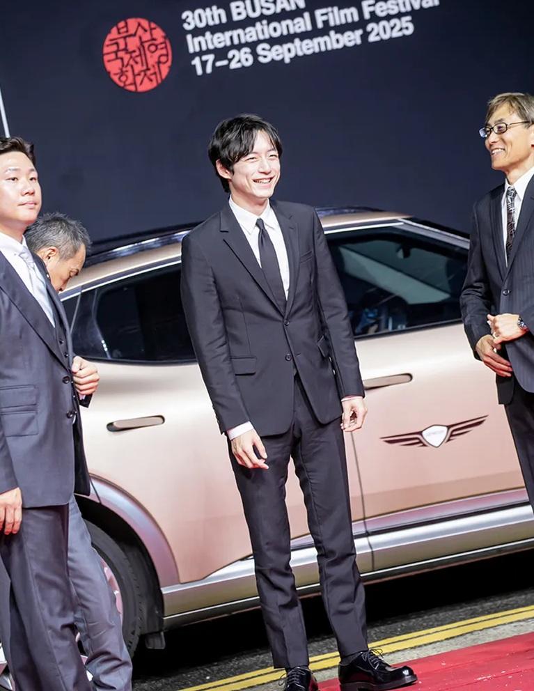 坂口甫現身紅氈引來一陣哄動。