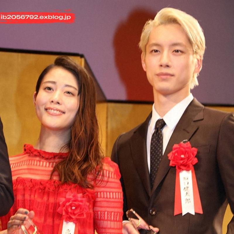 現時已婚的高畑充希,在2017年與坂口交往。