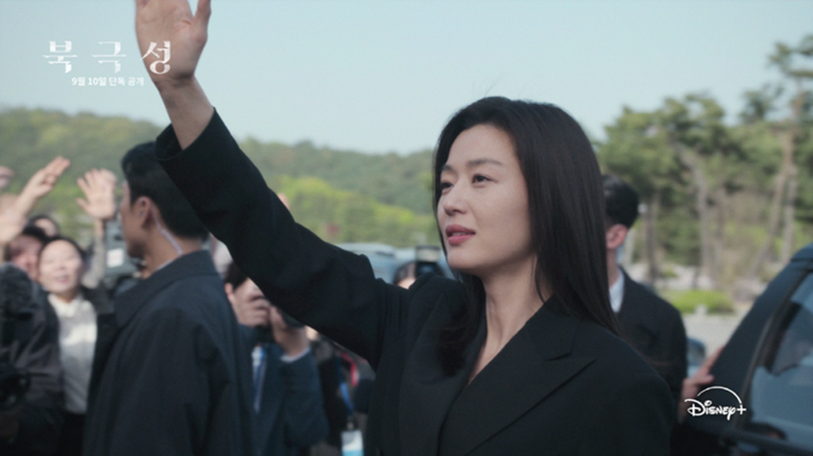 為丈夫而復出政壇,更決心當選總統。