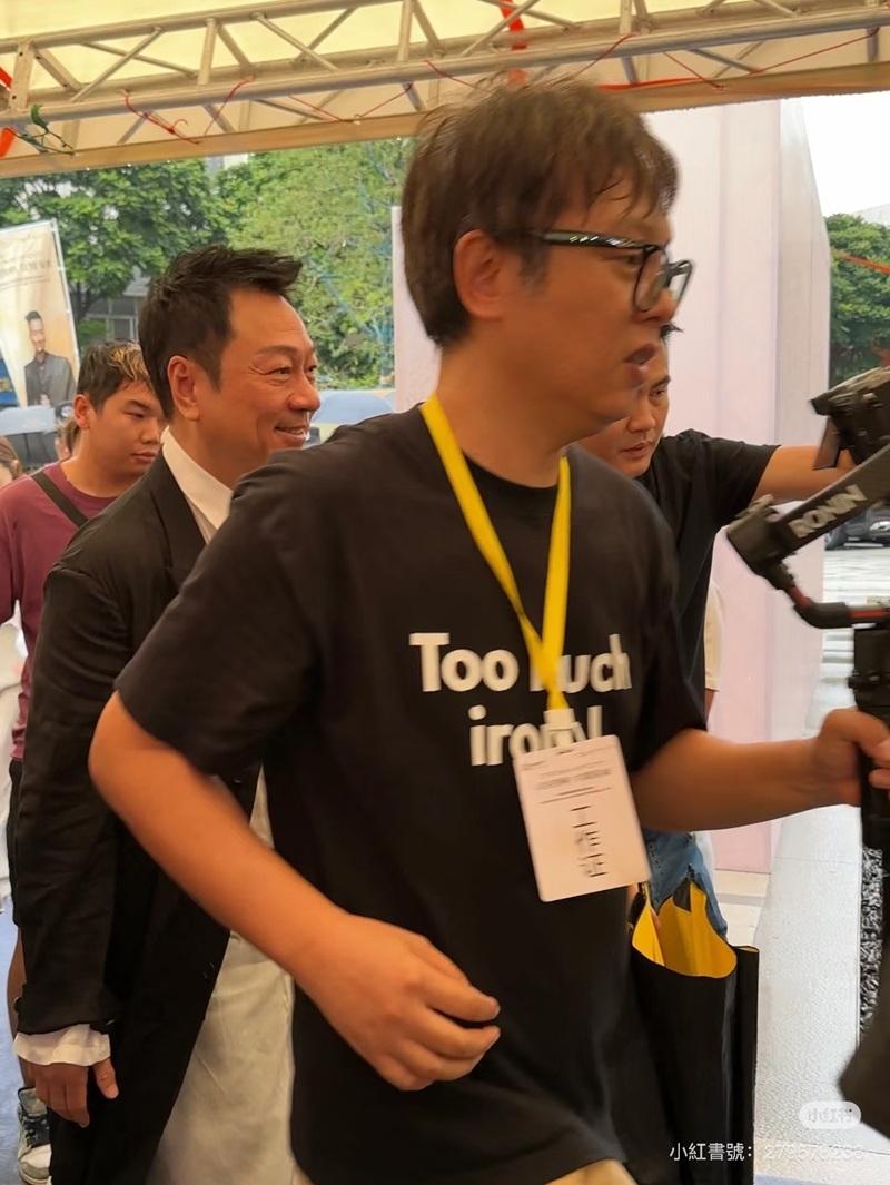 視帝全程向現場粉絲報以笑容。