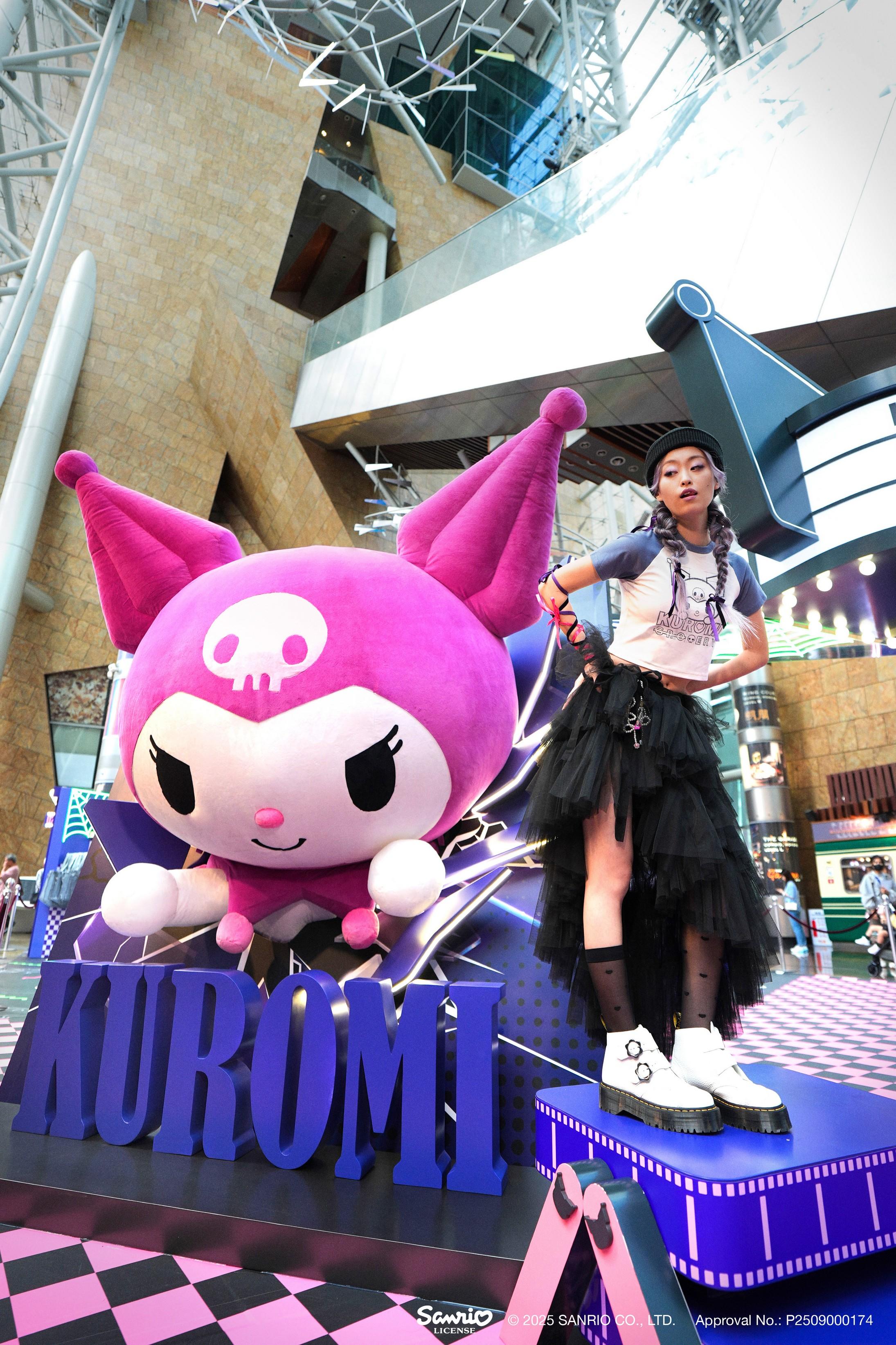 必影3米高巨型KUROMI