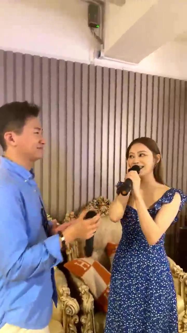 唱歌拖手仔又係要Sophie主動先,GM有冇咁怕醜呀。