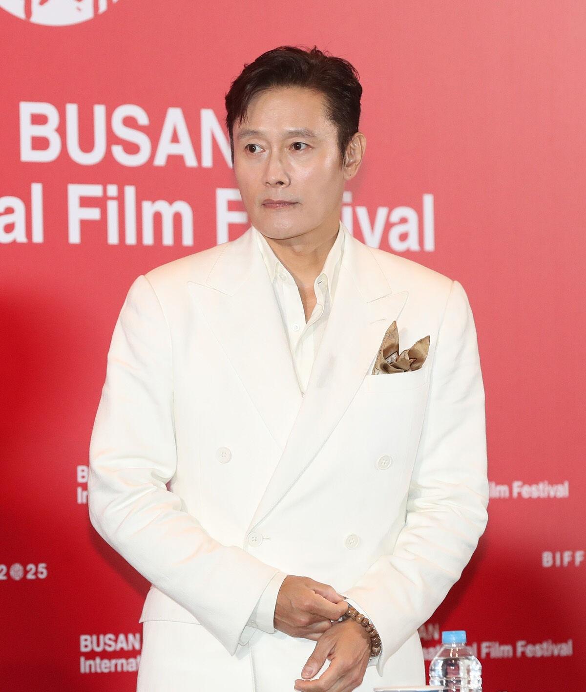 從影逾30年的李秉憲,首次有戲成為《釜山電影節》開幕電影。