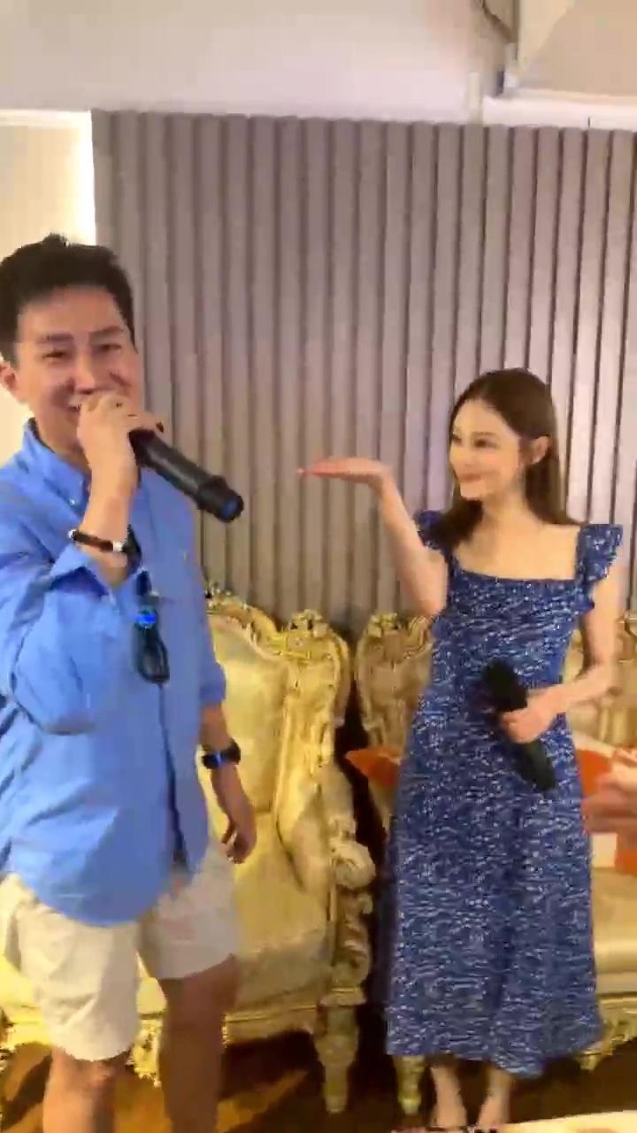 二人又徇眾要求合唱GM海選時的面試歌曲《情非得已》