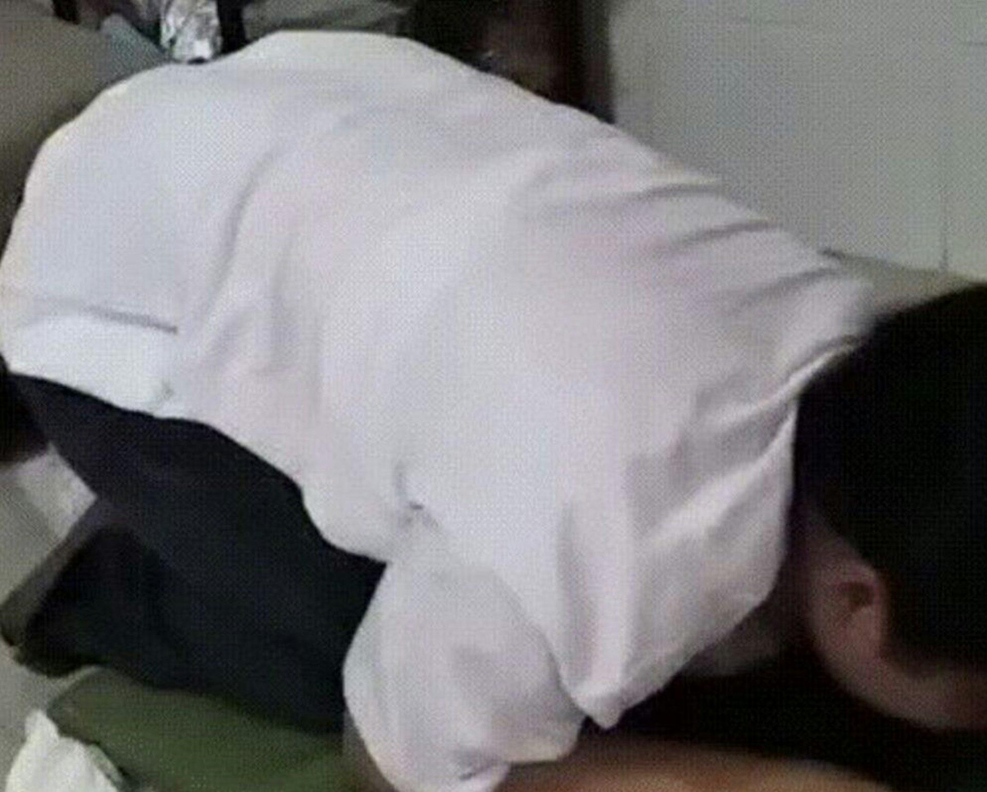 一名尚姓男子於2021年創立具會道門特徵的宗教組織「天道鴻元」,自稱「崑崙童子」、「玉皇大帝」,向教徒宣稱須與其修行才能「消災免難」、「祛病趕鬼」,涉嫌散播謠言、性侵至少10名女性及詐騙斂財超過500萬元人民幣。(微博)