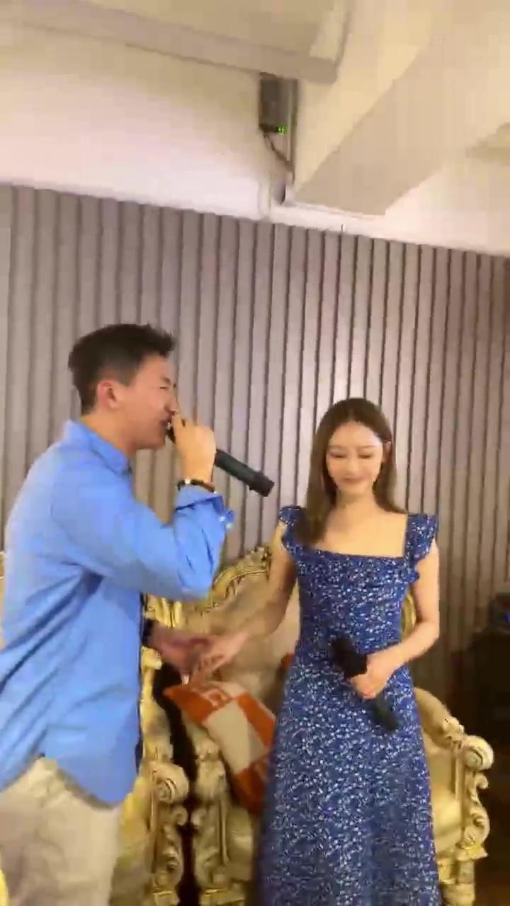 最後又是要Sophie主動伸出玉手讓GM拖。