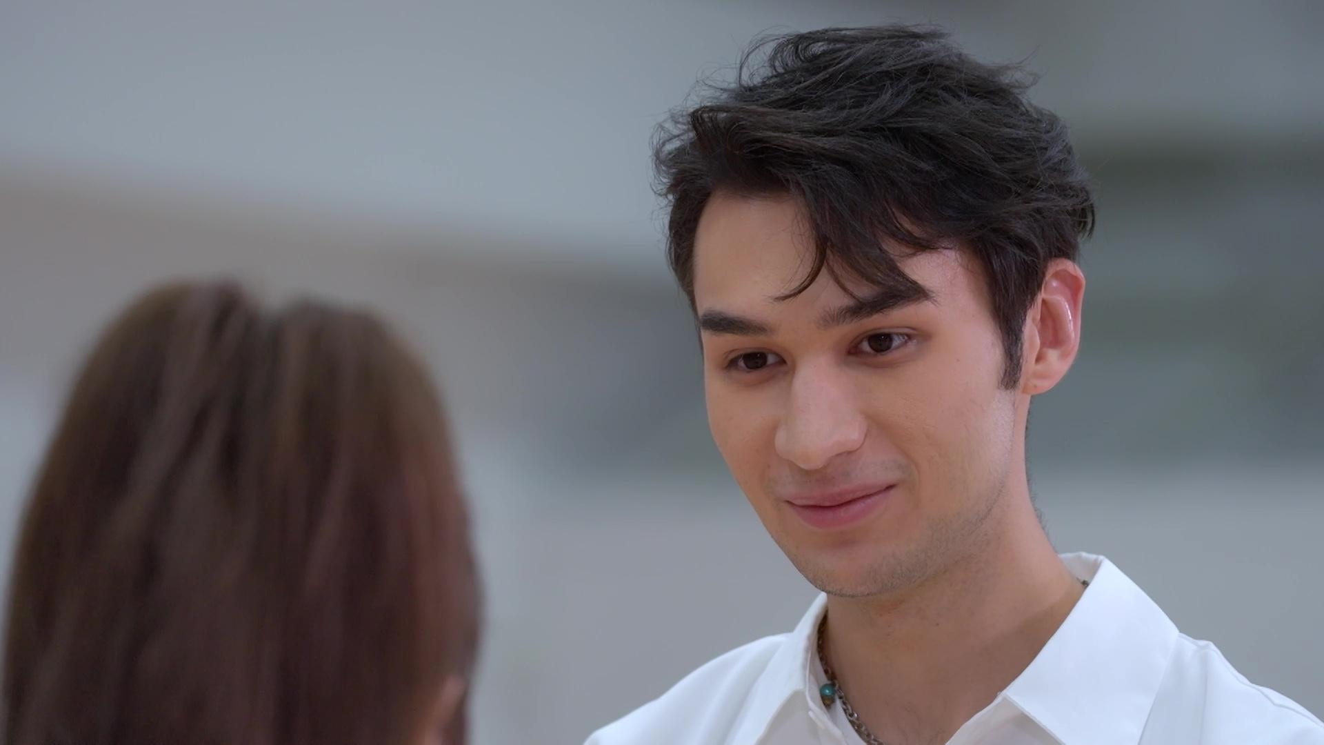 榮嘉爾淘汰前為Maggie送上「護身符手鐲」,又係一個大方之男。