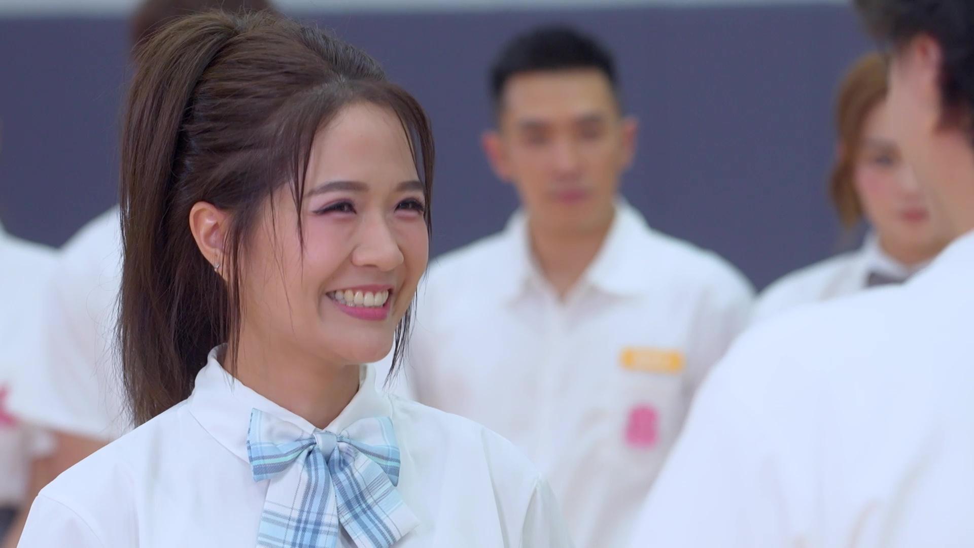 榮嘉爾淘汰前為Maggie送上「護身符手鐲」,又係一個大方之男。