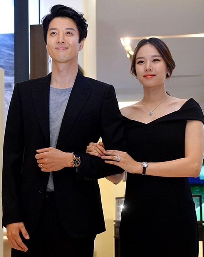 2017年與女星趙胤熙結婚,3年後離婚。