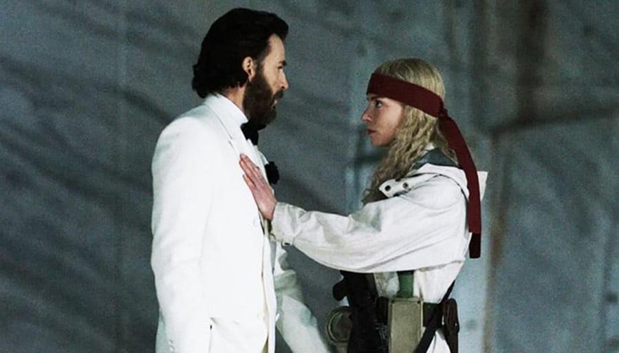 安雅在片中飾演武裝份子。