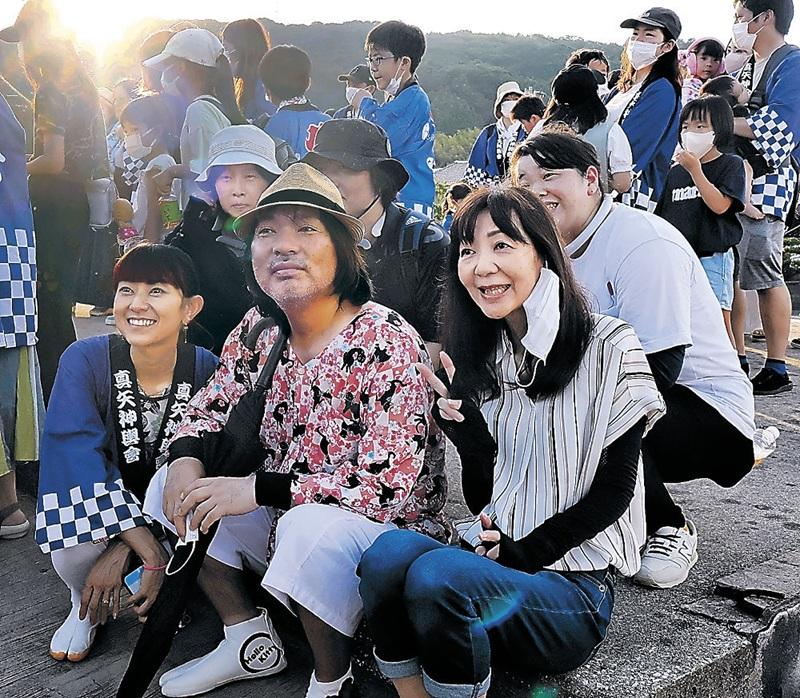 真矢一家偶爾參加家鄉的活動。