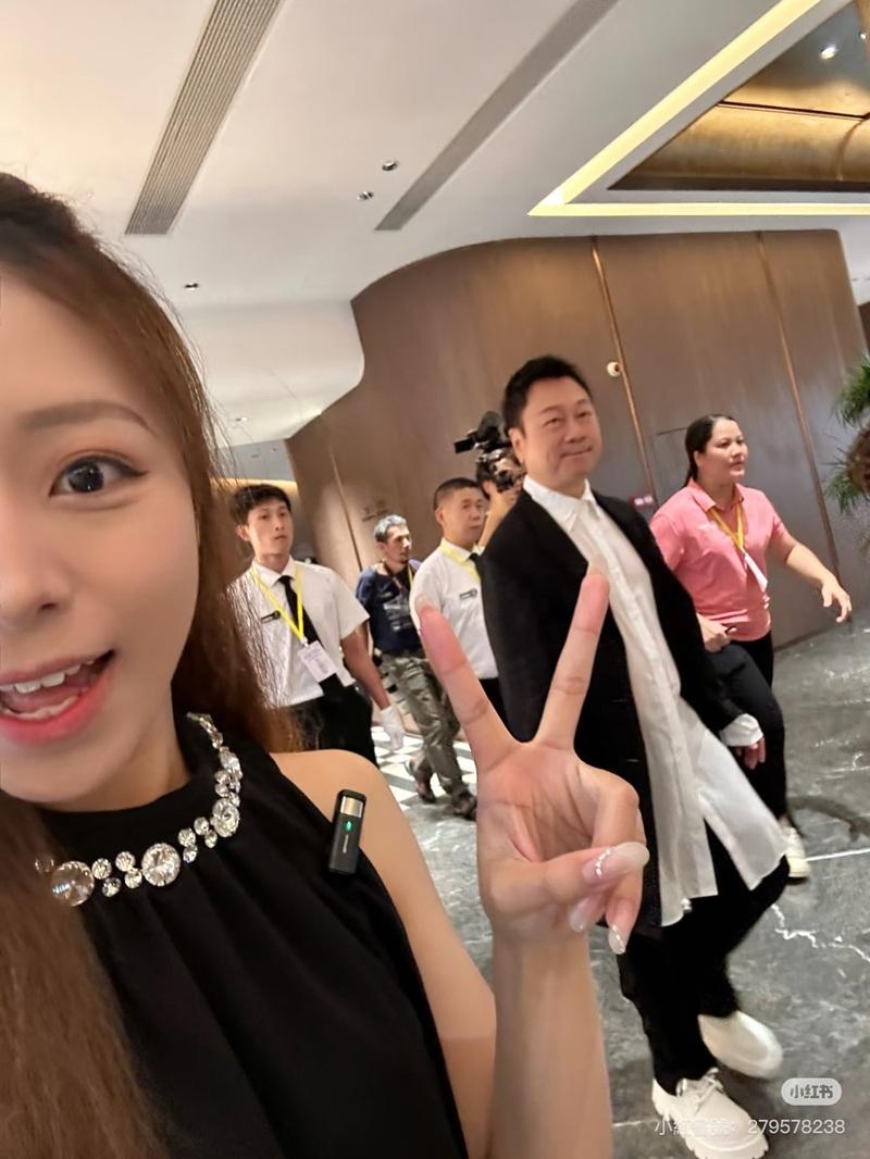 有粉絲成功與視帝同框。