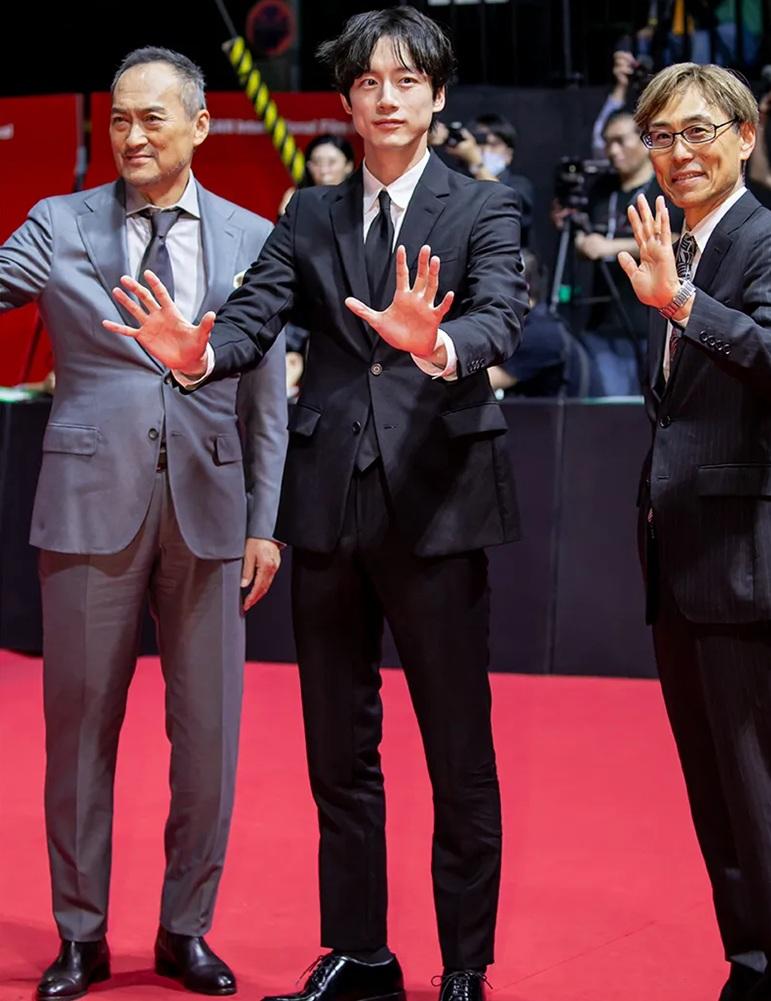 渡邊謙、坂口與導演熊澤尚人為《盤上的向日葵》宣傳。