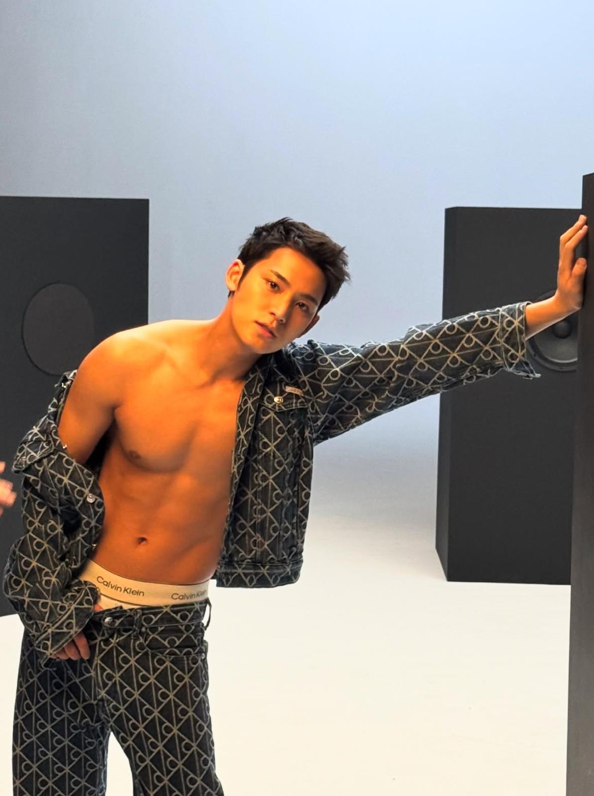 MINGYU獲邀單拖親臨香港,今晚以品牌大使身份現身又一城。